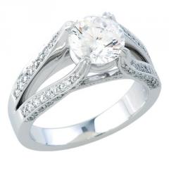 18 Karat White Gold Diamond Engagement Ring